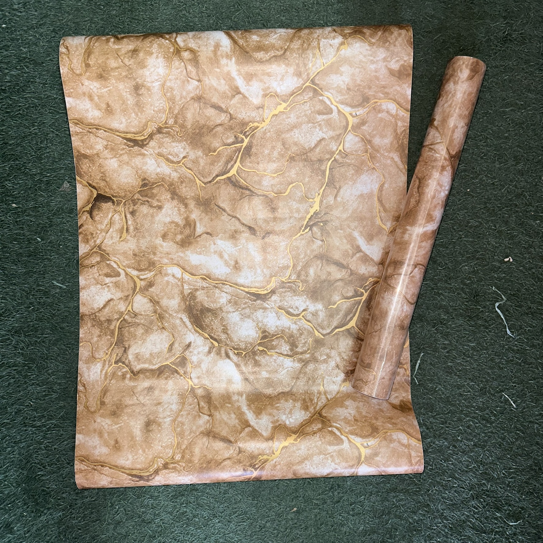 Papier Peint "Marbre Ambré Veiné d'Or"
Papier Peint Luxe Effet Marbre Brun/Ambré – Veinage Or Métallique
autocollant 10m*0.45cm