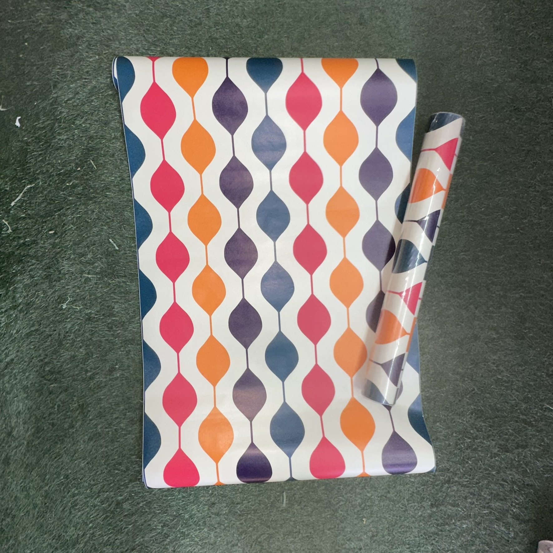 Papier Peint "Motif Gouttes Rétro Mid-Century"
Papier Peint Intissé Motif Ovale Rétro – Couleurs Vives Pop et Mid-Century
autocollant 10m*0.45cm